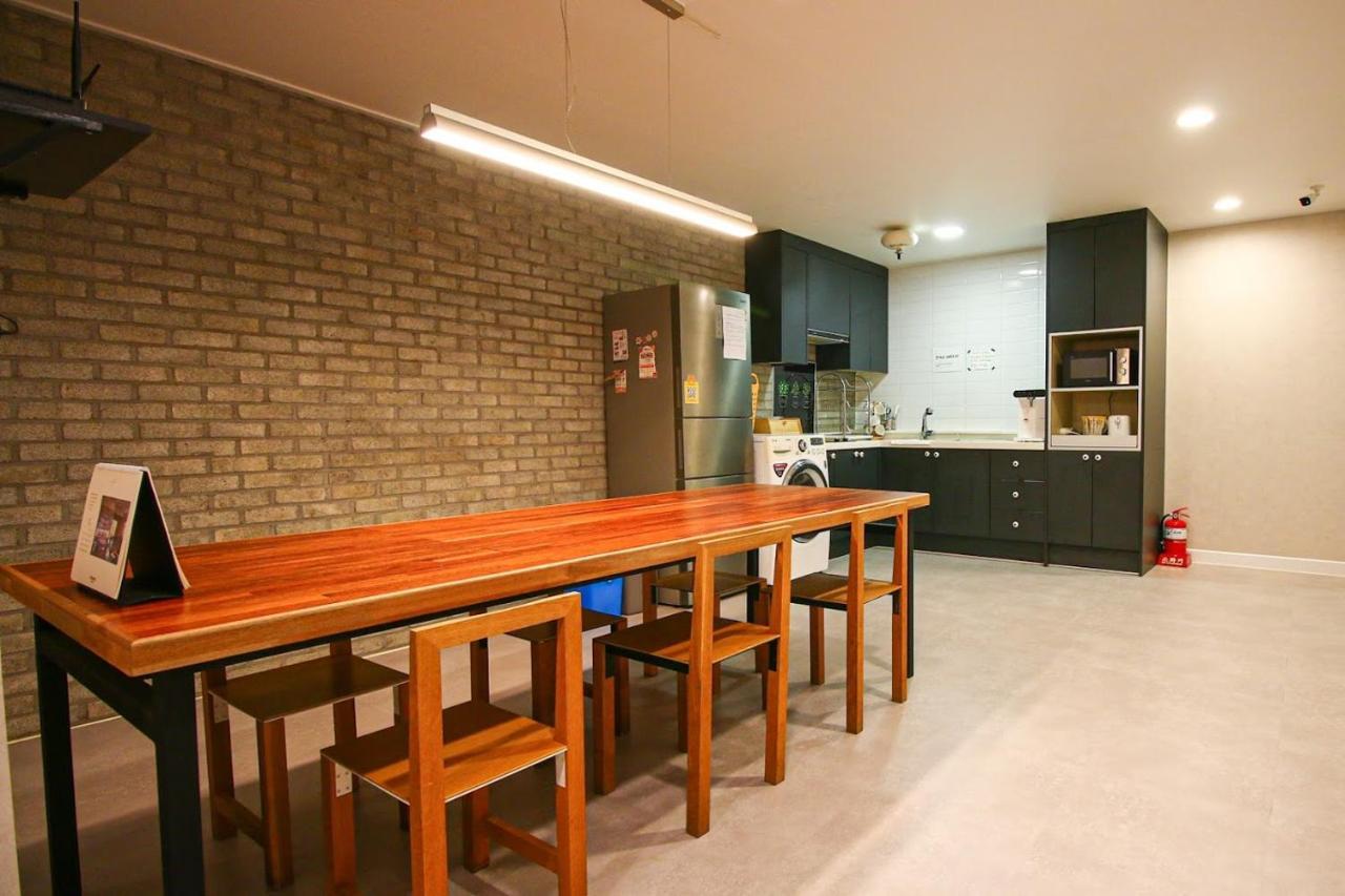 Lighthouse Guesthouse มกโพ ภายนอก รูปภาพ