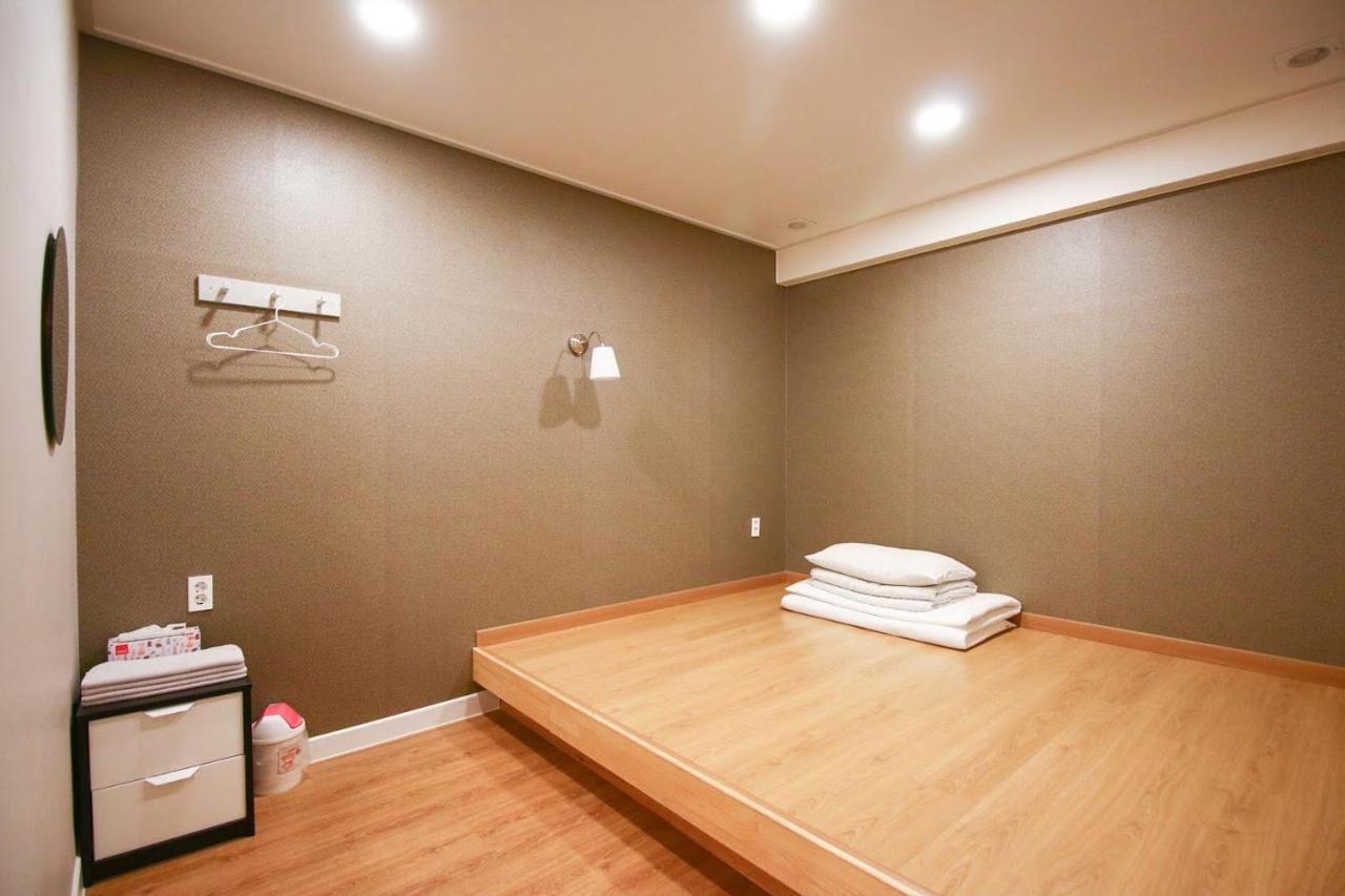 Lighthouse Guesthouse มกโพ ภายนอก รูปภาพ